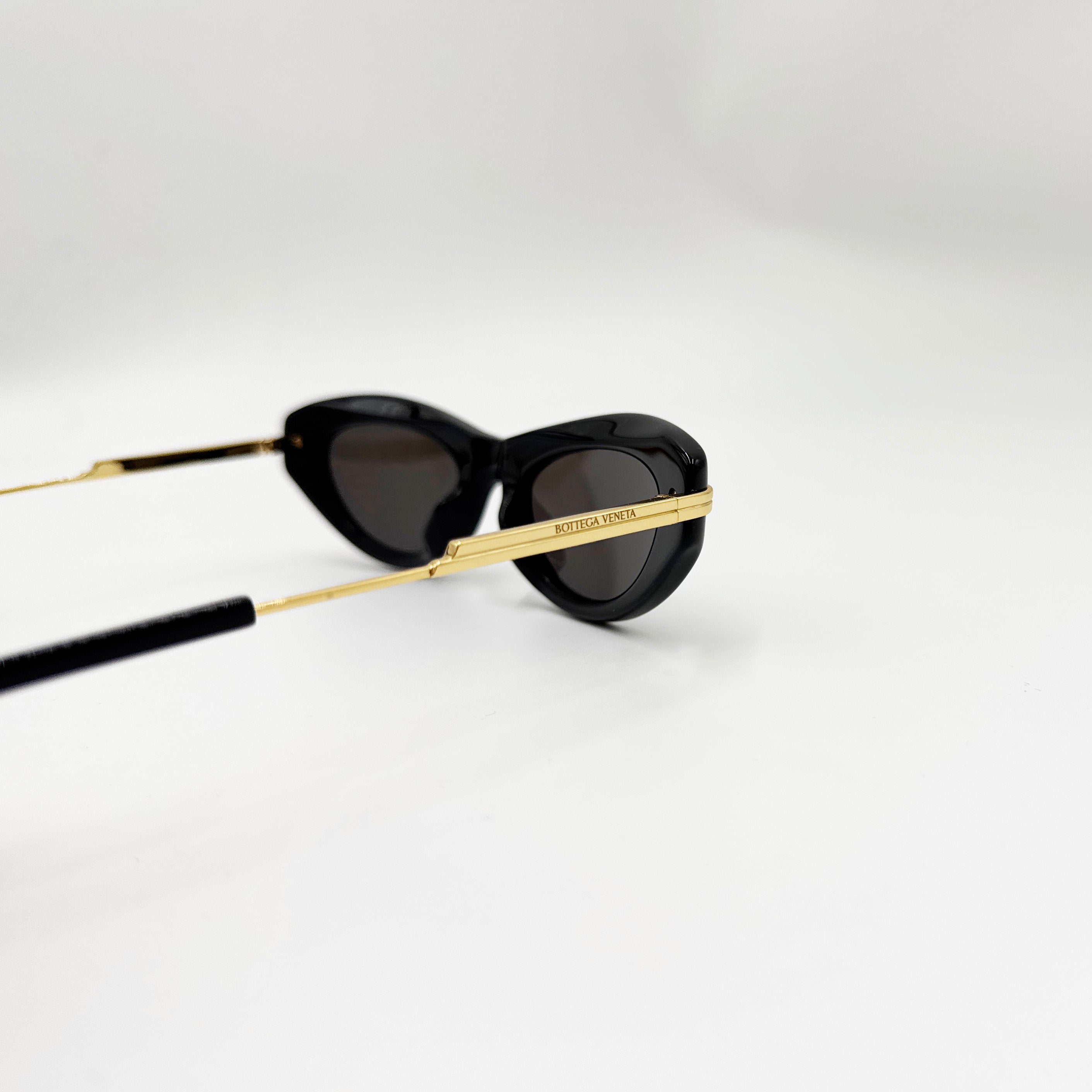 Bottega Veneta BV1368S sort