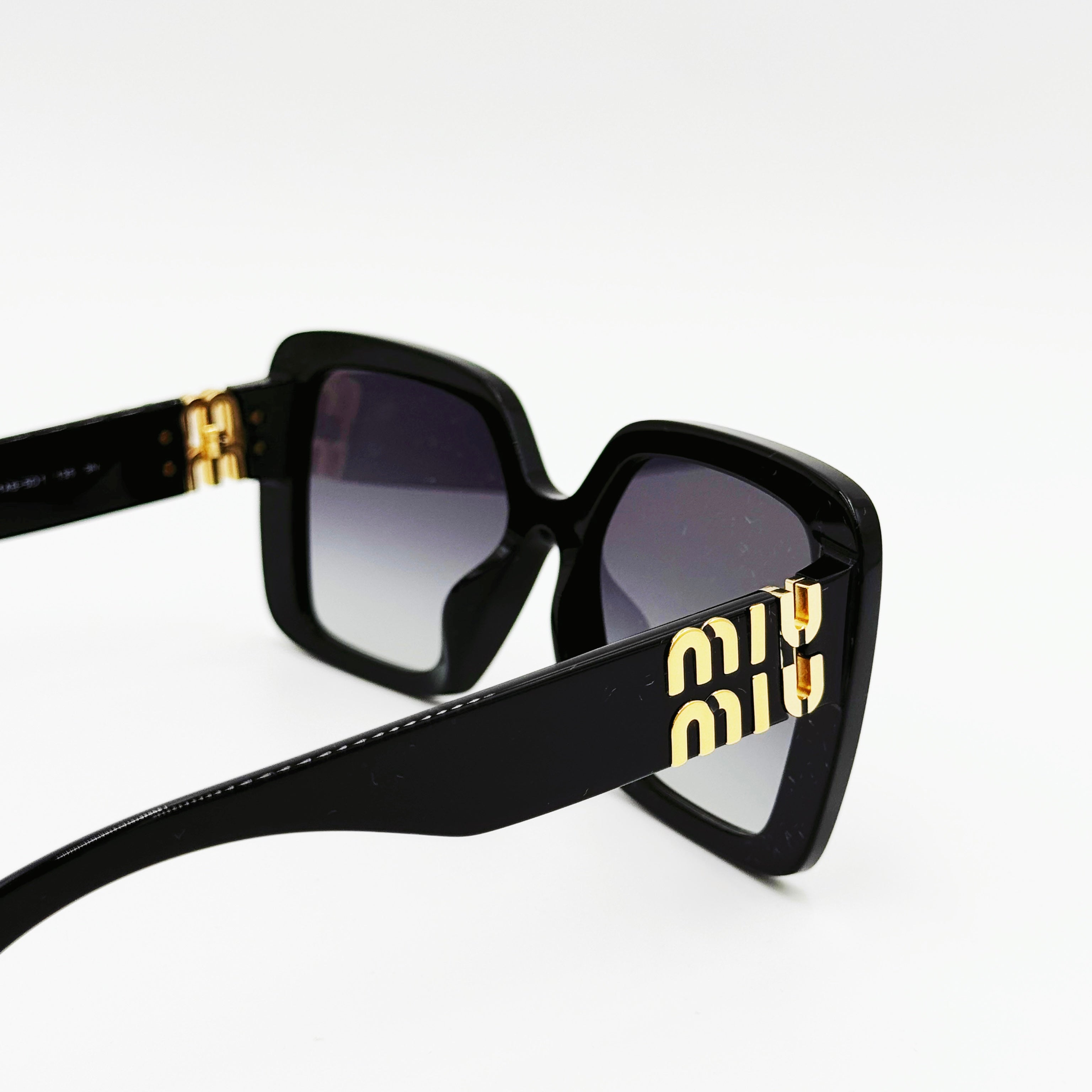 MIU MIU SMU10Y sort